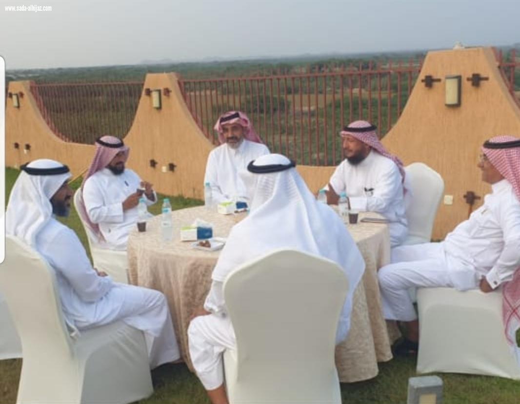 لقاء أخوي لخريجي دفعة “1408 ” من كلية التربية بفرع جامعة الملك سعود بأبها