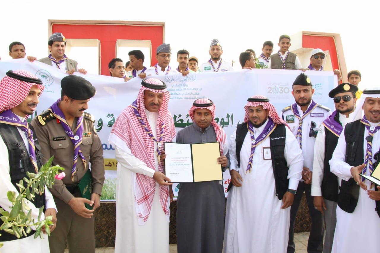 محافظ صامطة يدشن المشروع الكشفي الوطني لنظافة البيئة وحمايتها الـ12.