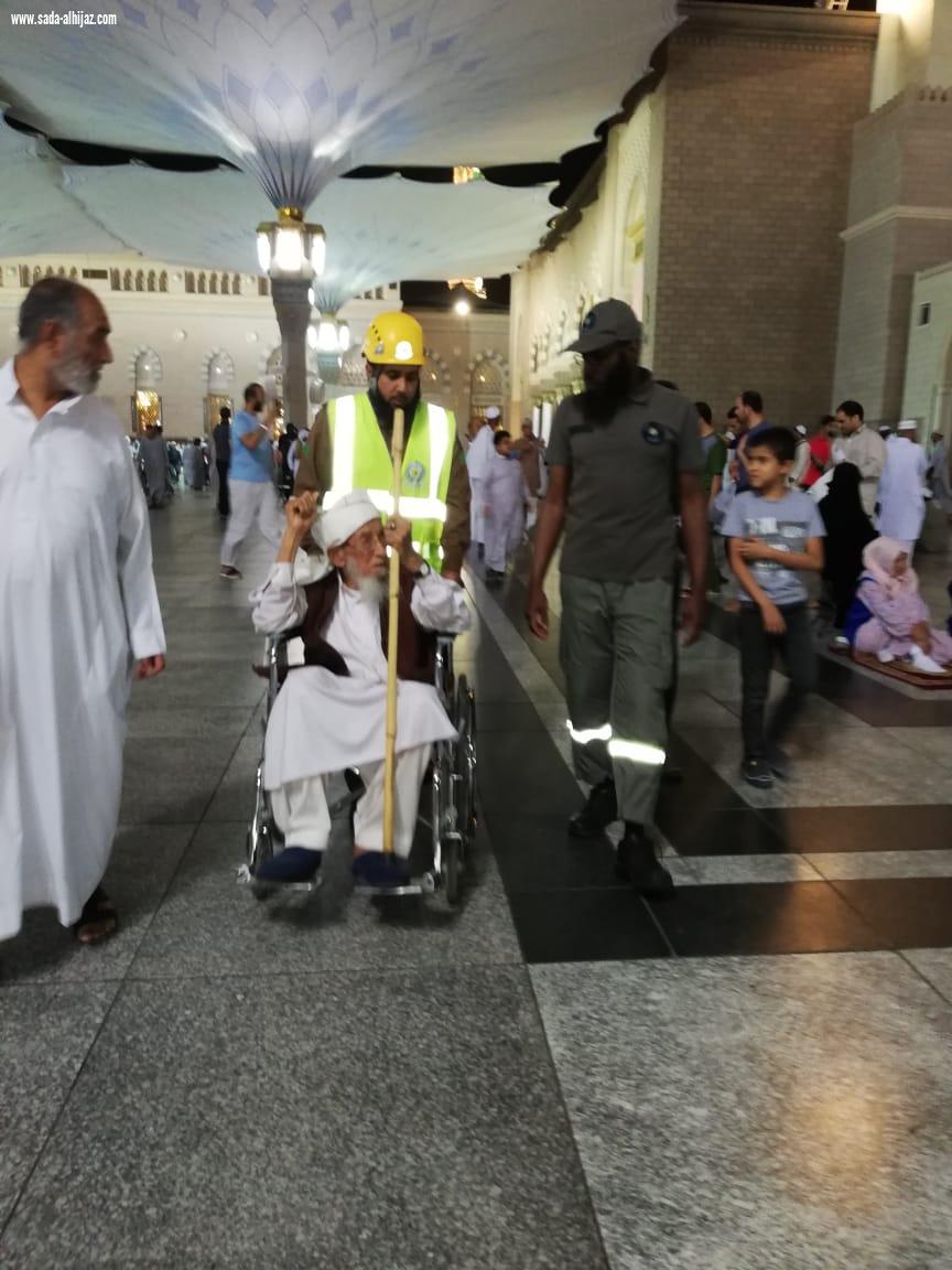 بالصور ..مشاركة المتطوعين في دعم وحدة التدخل في حالات الطوارئ بالمسجد النبوي الشريف