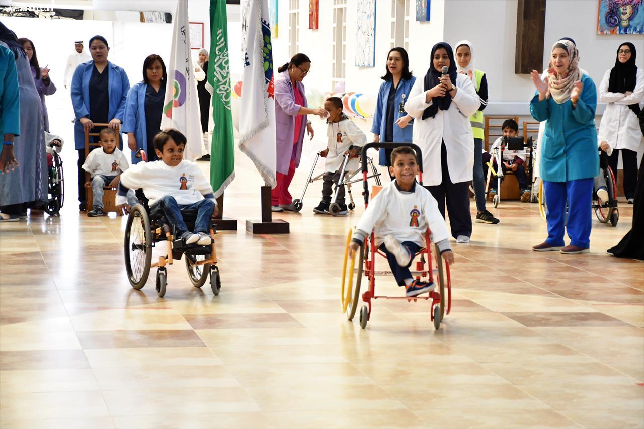 مركز الملك عبدالله بن عبدالعزيز لرعاية الأطفال المعوقين بجدة يستضيف دورة مدارس الحمراء الرياضية الاولى