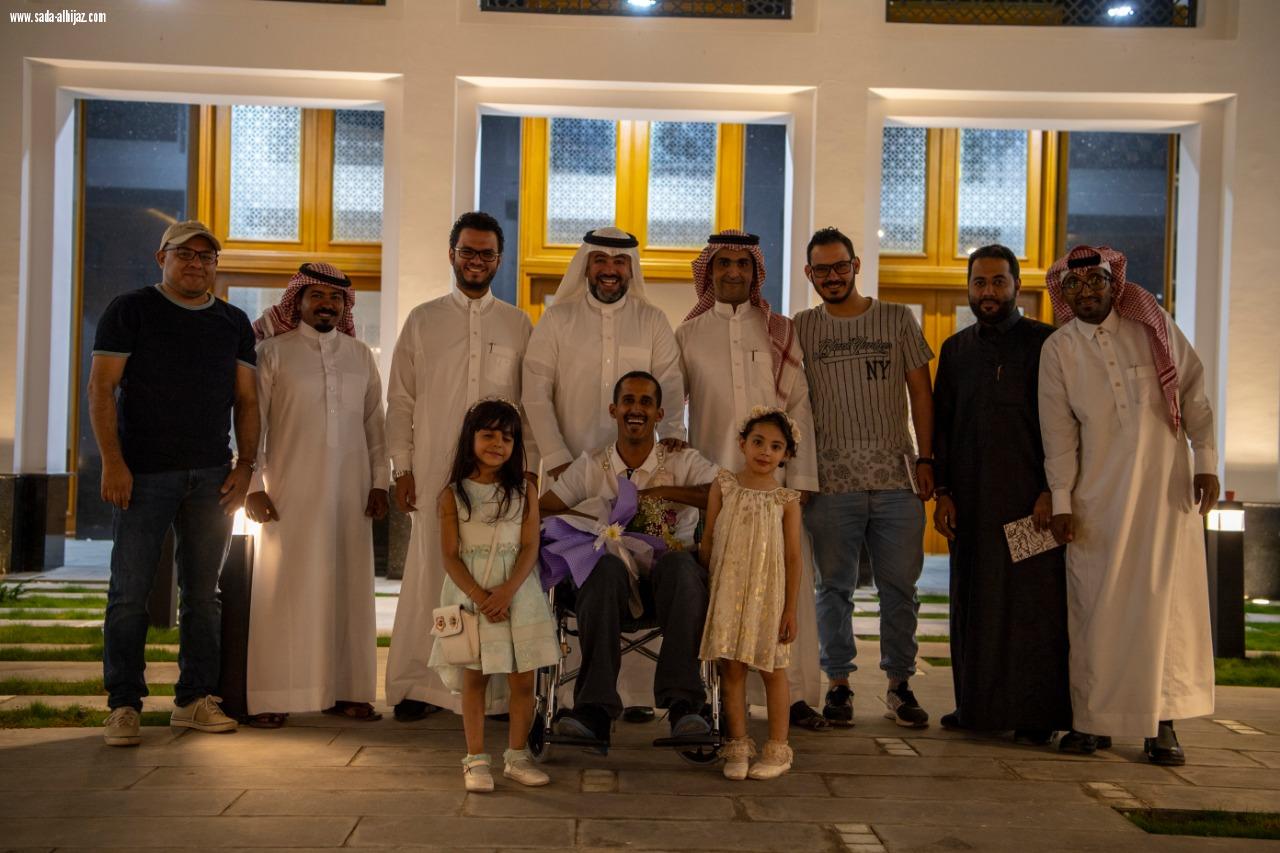 التهامي يشارك افتتاح معرض خفاق في مركز الفنون  ويحتفي بسلامة العوفي