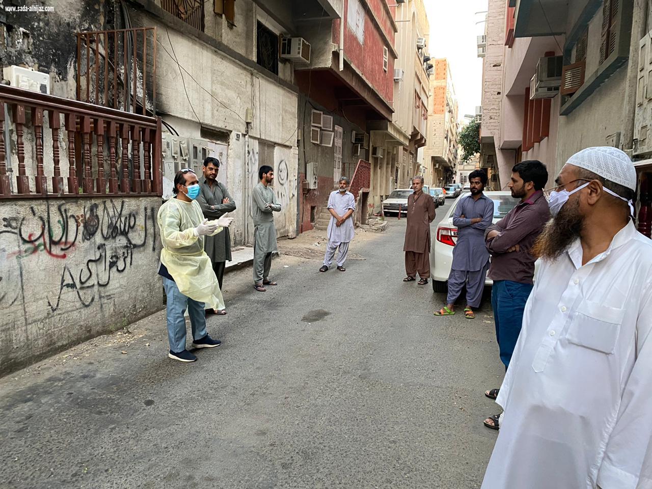 بين أروقة المقيمين وداخل أماكن تواجدهم تنفذ وزارة الصحة فحص بصري ميداني