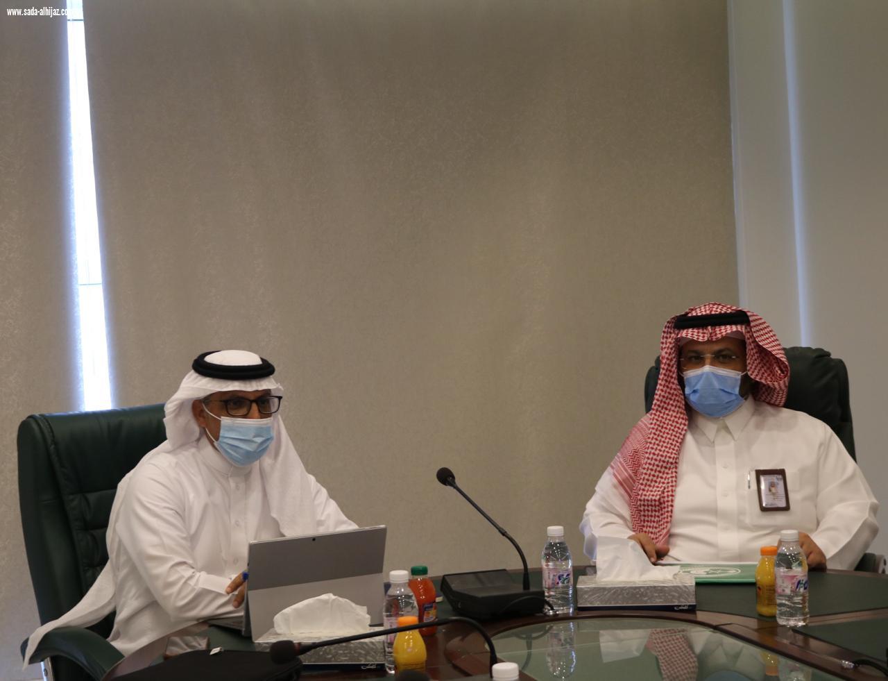 محافظ الداير  يلتقي مدير عام كهرباء جازان و يناقش معه الخدمات الكهربائية في المحافظة  . 