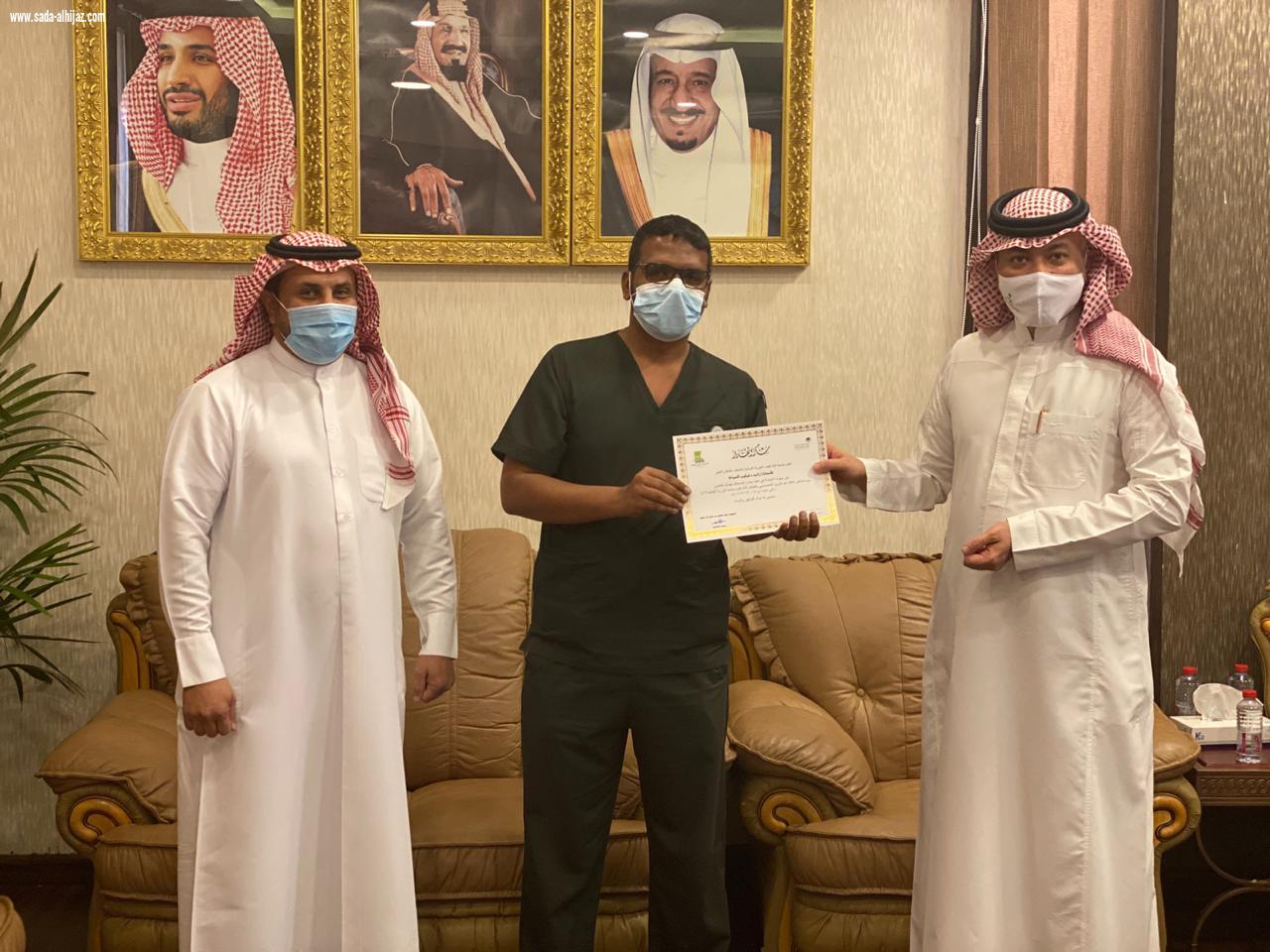 مدير مستشفى الملك عبدالعزيز التخصصي بالطائف يلتقي برئيس ولجان مبادرة صحتك تهنا