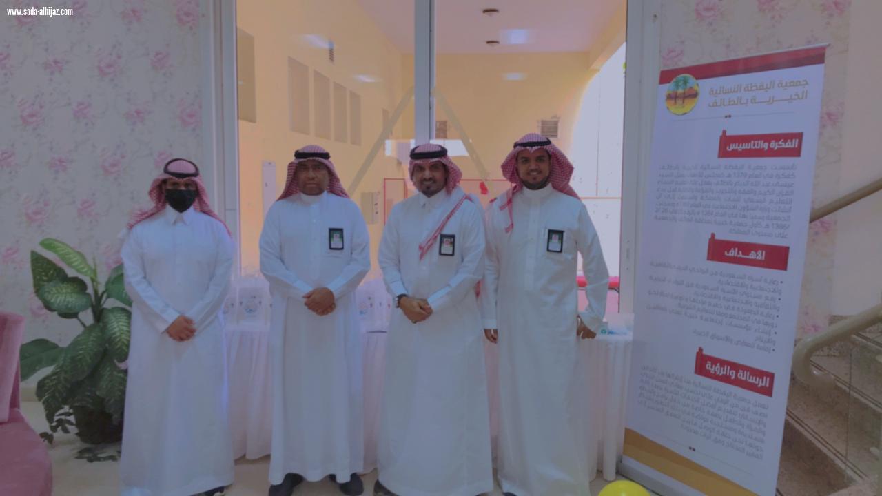 البنك الاهلي التجاري بالتعاون مع جمعية اليقظة النسائية الخيرية يقدمان كسوة العيد للأيتام بالطائف وشكر مقدم من إدارة شبكة نادي الصحافة السعودية للجمعية