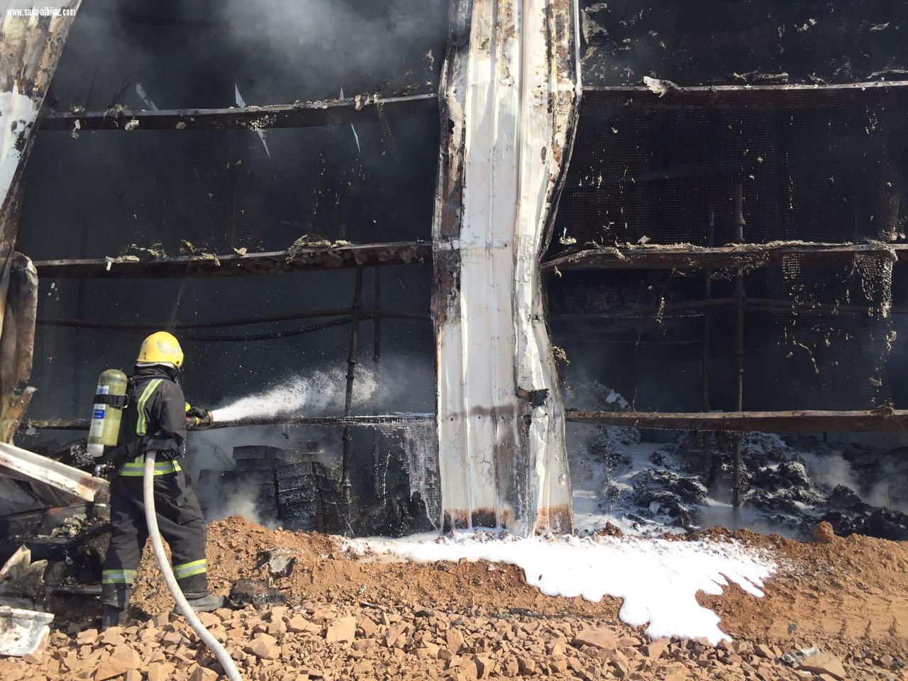 الدفاع المدني في المدينه المنوره يطفئ حريق في مستودع تخزين للادوات الكهربائيه والسباكه بدون اصابات