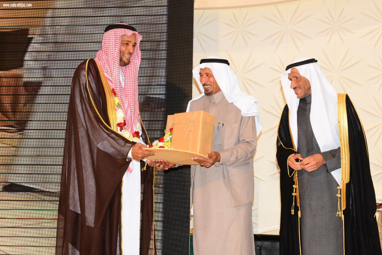 أكثر من 200 طالب يكرمون معلمهم بمحافظة العلا