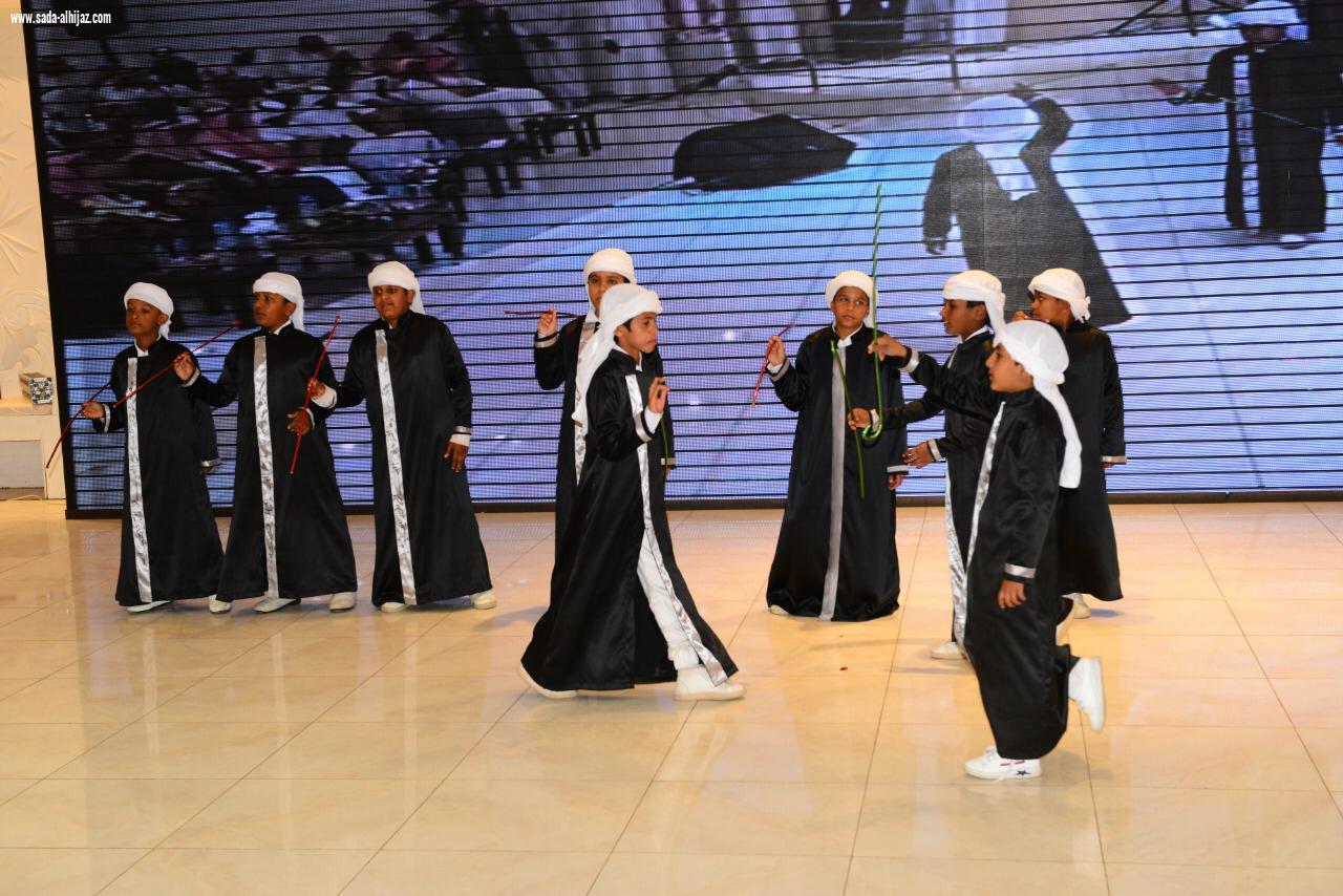 أكثر من 200 طالب يكرمون معلمهم بمحافظة العلا