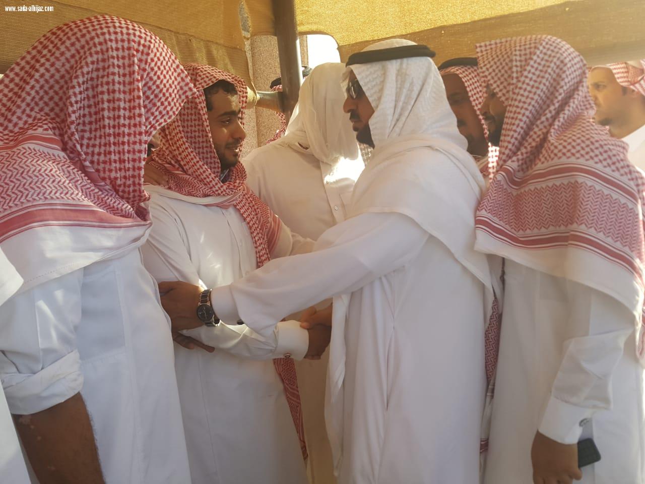 معالي مدير عام الدفاع المدني الفريق سليمان بن عبدالله العمرو ينقل التعازي لأسرة الرائد احمد بن حامد المطيري ..