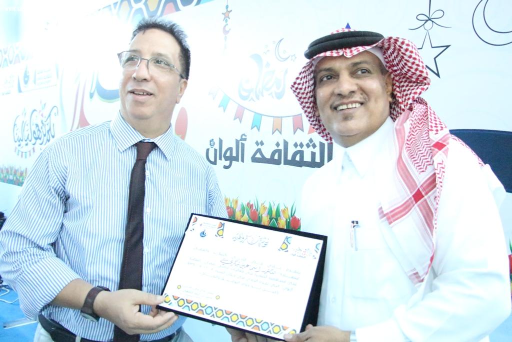 حضرها عدد من طلاب الدراسات العليا والنقاد د شكري يتحدث عن الشعرية الموزعة في زمن التكثيف
