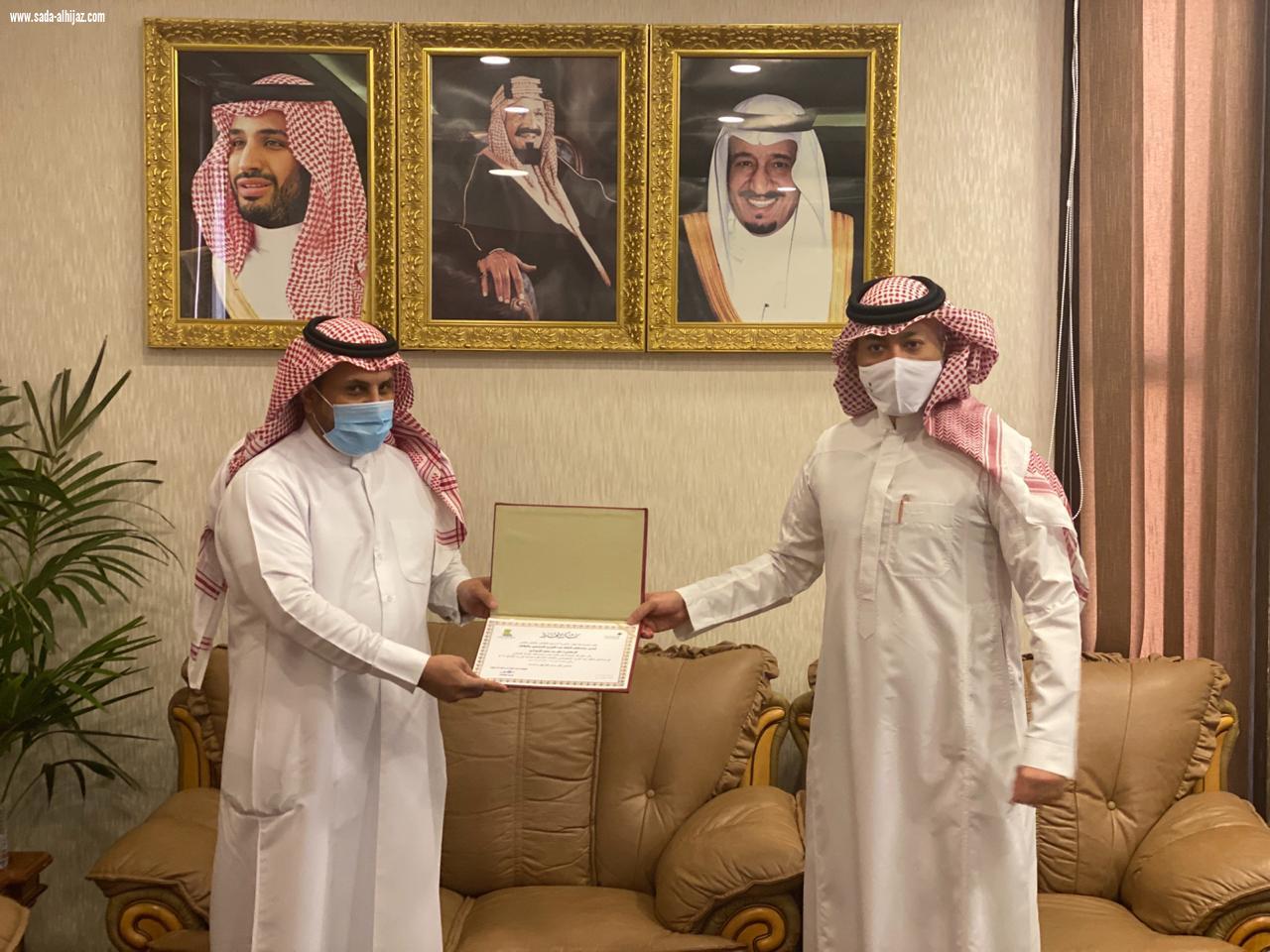 مدير مستشفى الملك عبدالعزيز التخصصي بالطائف يلتقي برئيس ولجان مبادرة صحتك تهنا