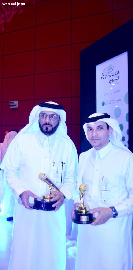 مدير تعليم جدة يكرم الأمين العام لشبكة نادي الصحافة السعودي