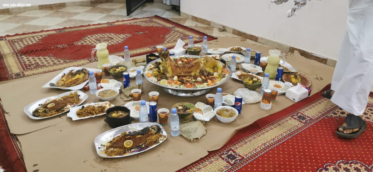 منسوبو وحدة أمن مطار الملك عبدالله الدولي بجازان يكرمون زملاءهم المتقاعدين