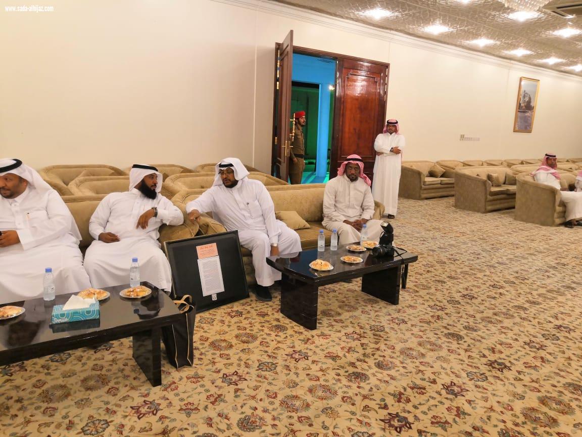 لتفعيل دور المجتمع المحلي والتطوعي محافظ العلا المكلف يستقبل فريق تزاور التطوعي
