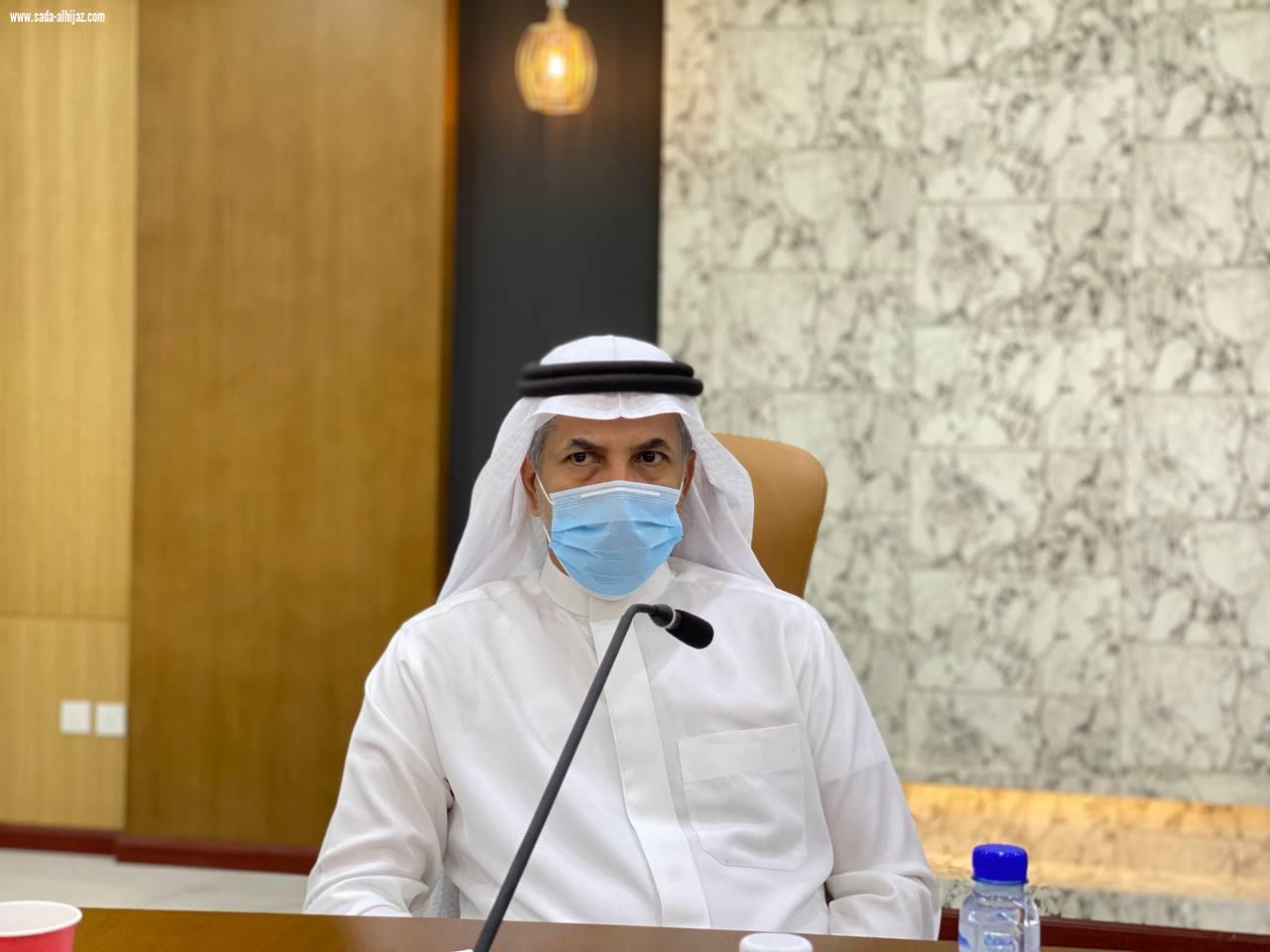 رئيس جامعة الباحة يعقد الاجتماع الثاني للجنة وضع الخطط والتدابير لضمان العودة الحضورية