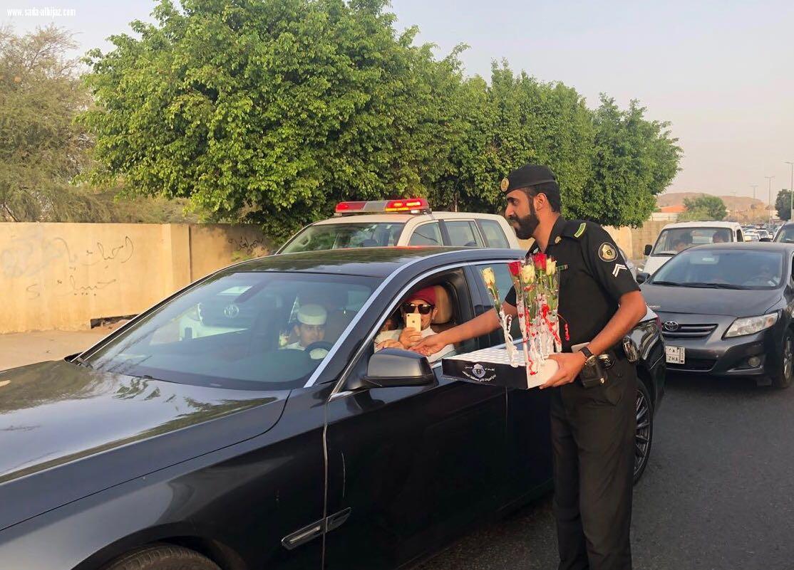 بالورد دوريات أمن الطائف تستقبل العام الدراسي الجديد