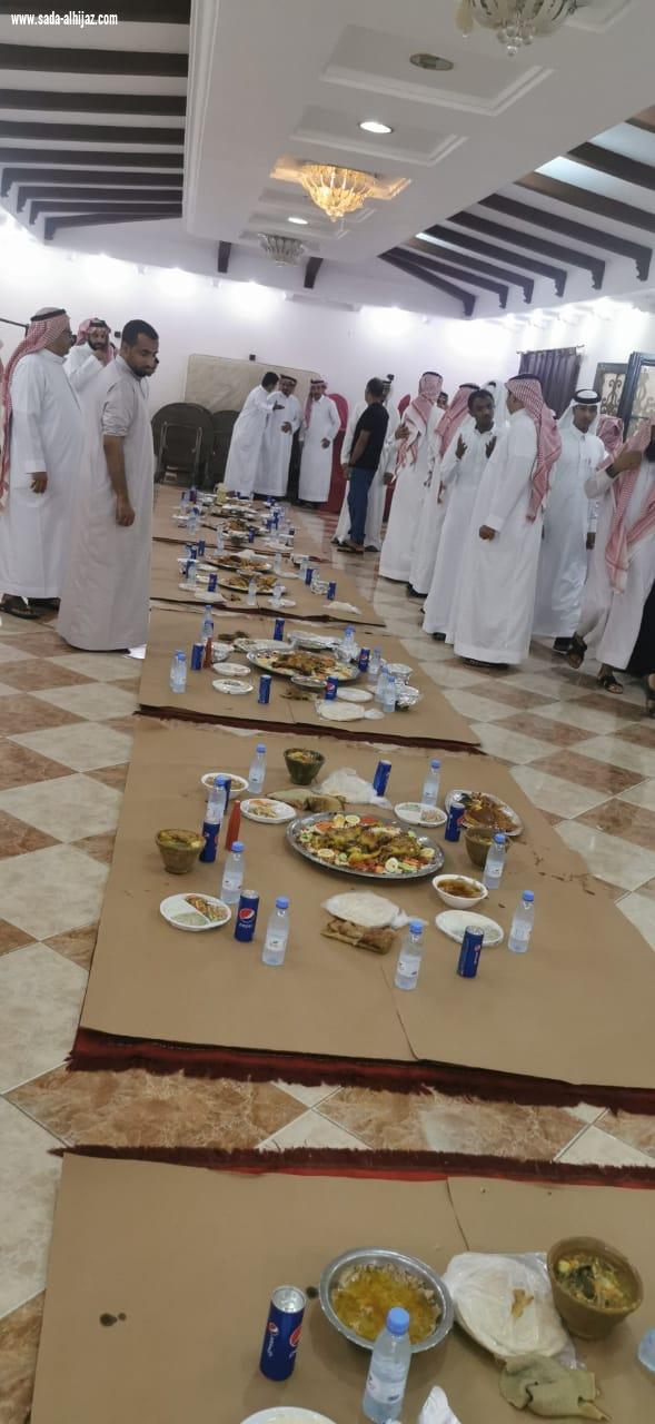 منسوبو وحدة أمن مطار الملك عبدالله الدولي بجازان يكرمون زملاءهم المتقاعدين