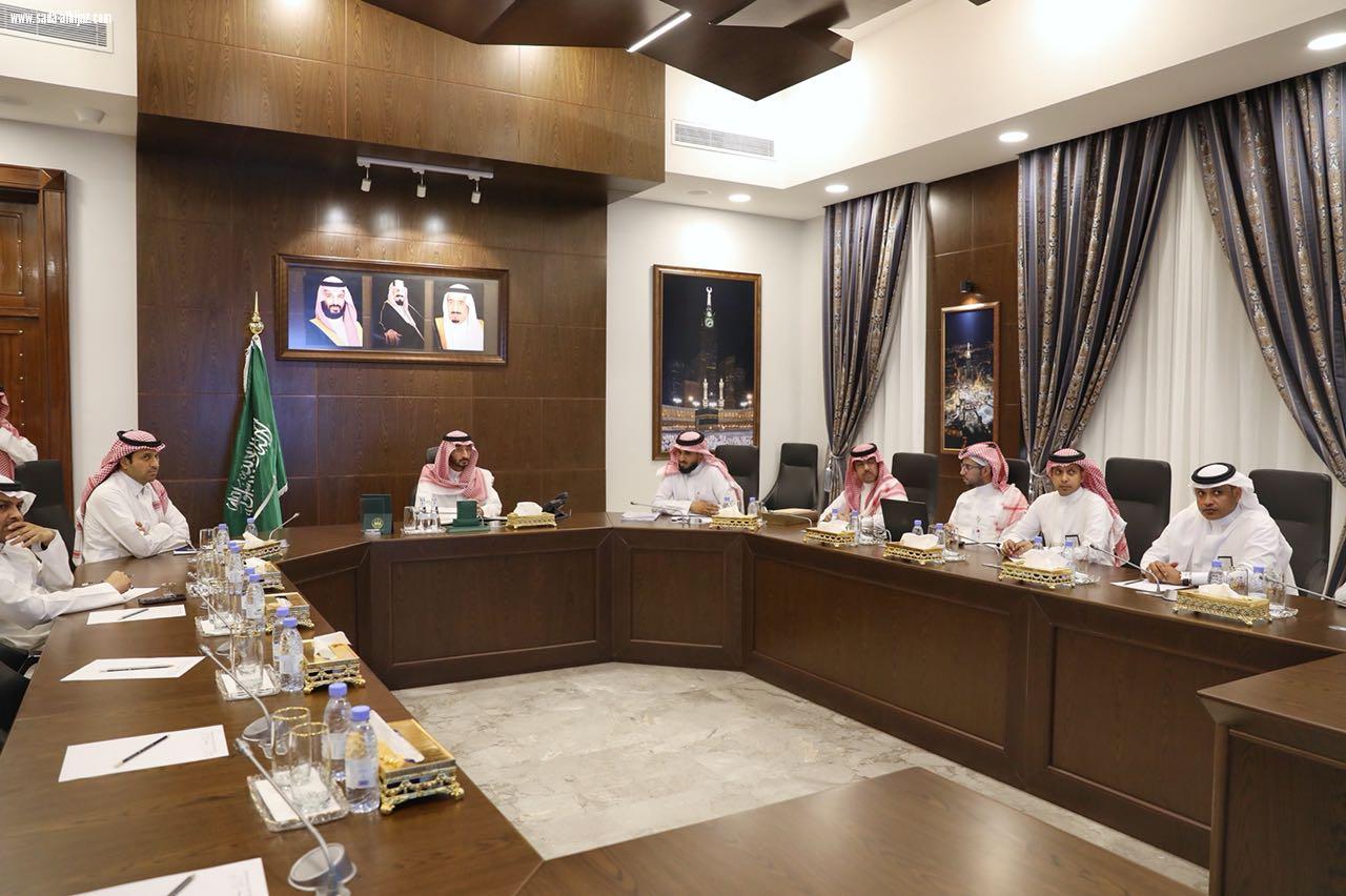 دشن أمير منطقة مكة المكرمة بالنيابة صاحب السمو الملكي الأمير عبد الله بن بندر اليوم الأحد خطة مكاتب الأحوال المدنية للخدمات السريعة