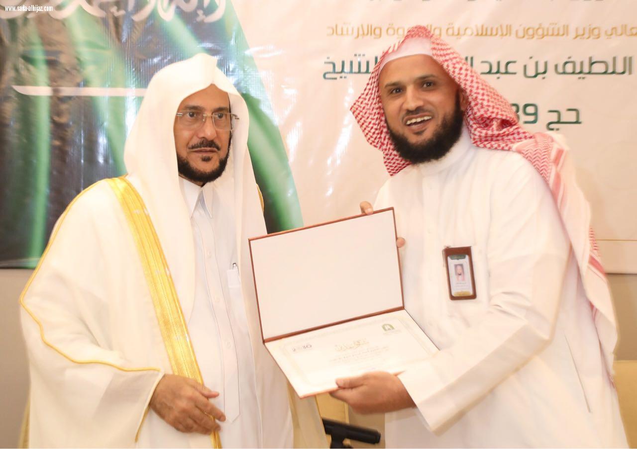 د.عبداللطيف آل الشيخ  المملكة قوية بدينها وقيادتها وشعبها وبالمسلمين في العالم لأنها تحكم شرع الله وتنشر كتابه وتبعث الدعاة