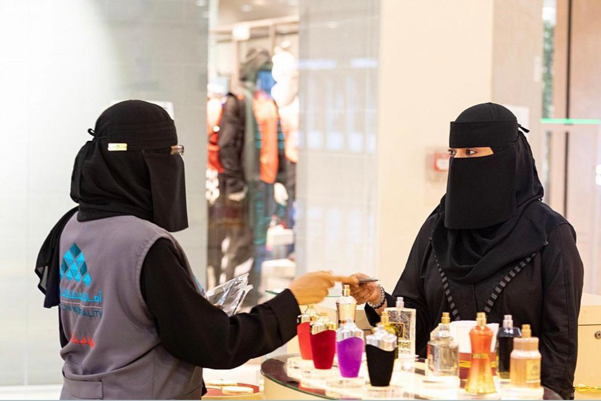 أمانة منطقة جازان تنفذ مبادرة لتوزيع الكمامات الطبية والقماشية 