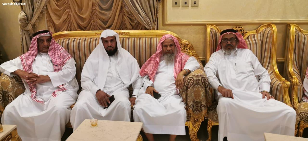 سعادة الوكيل المساعد لامارة منطقة جازان سابقا يكرم مجموعة من وجاهات المنطقة