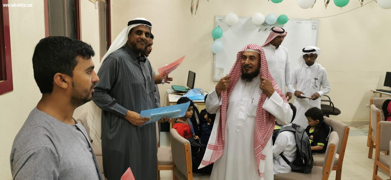 تنمية الطوال تكرم وتشارك الطلاب المستجدين ومنسوبي مدرسة عبدالملك بن مروان بالعام الدراسي الجديد