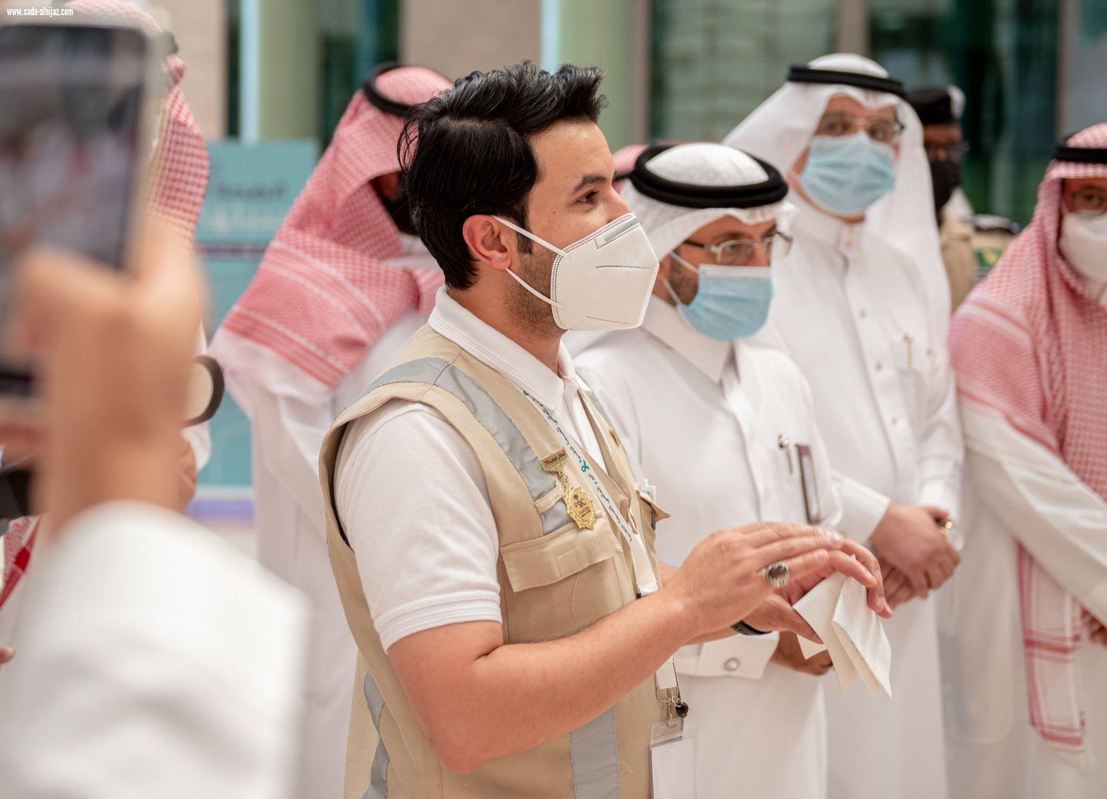 معالي رئيس جامعة الباحة يفتتح معرض اليوم العالمي للصحة النفسية