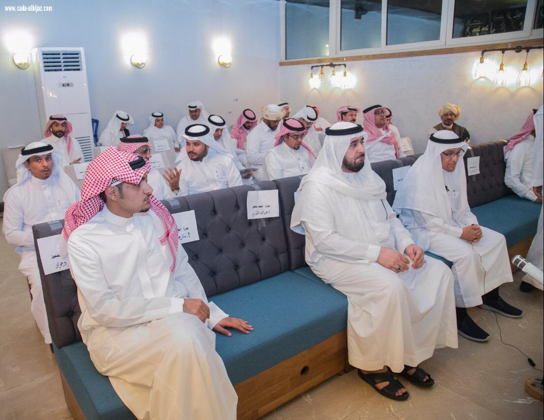 (الدكتور هاشم يدشن الحلة الجديدة للنخبة ويشيد بجهودها ) 