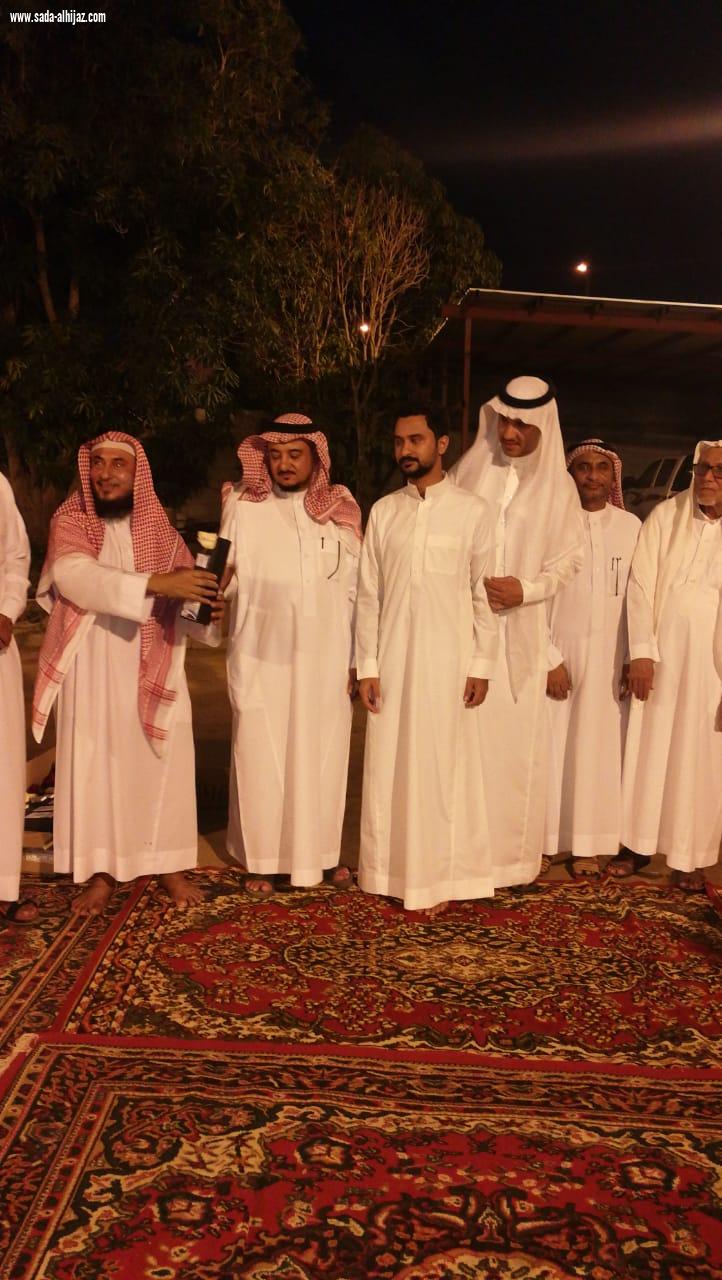 على شرف وكيل امارة منطقة جازان السابق لجنة التنمية الاجتماعية بالطوال تكريم فريق التحفيظ الرياضي