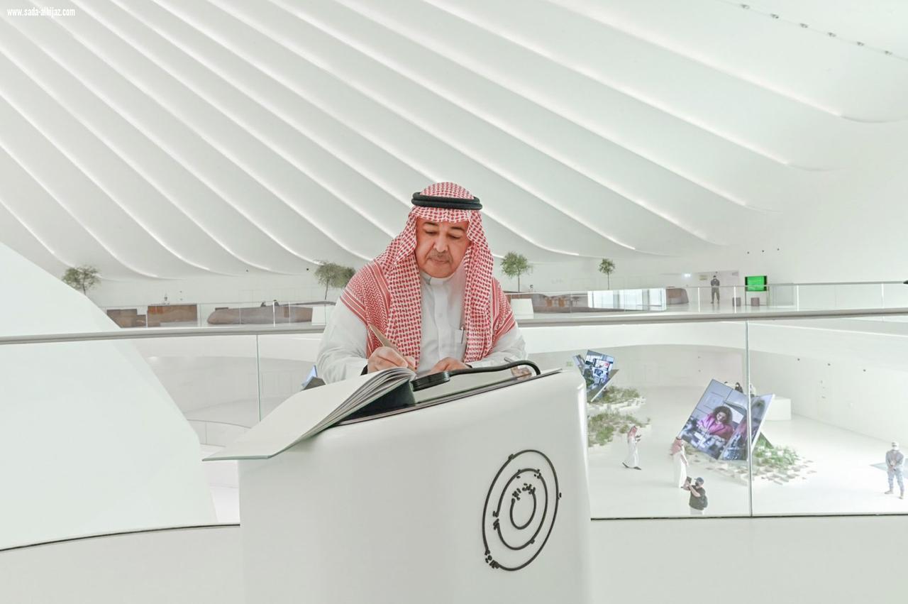 مساعد وزير الدفاع للشؤون التنفيذية يزور جناحي السعودية والإمارات في إكسبو 2020 دبي