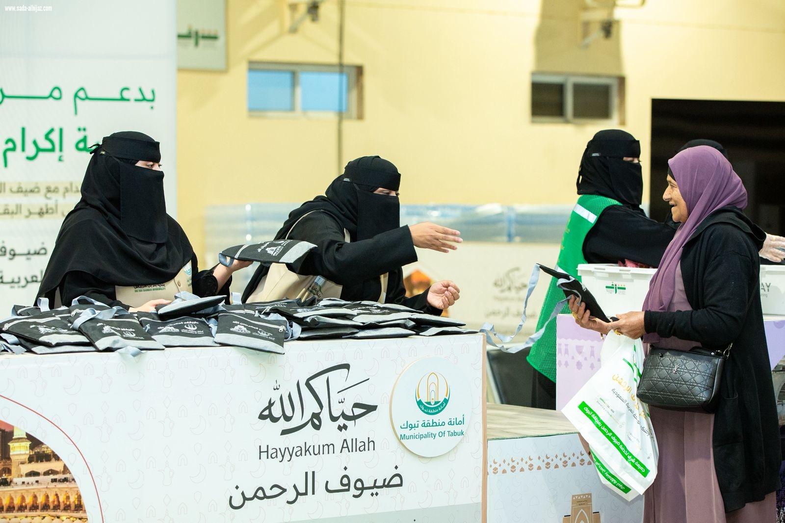 أمانة تبوك تُكثّف استعداداتها لحج 1447هـ بـ 1084 جولة رقابية و17 ألف هدية للحجاج