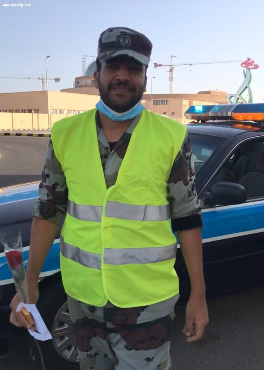 جمعية اليقظة وإحسان الطائف والمذاق السويسري يعايدون رجال الأمن والمحاجر الصحية