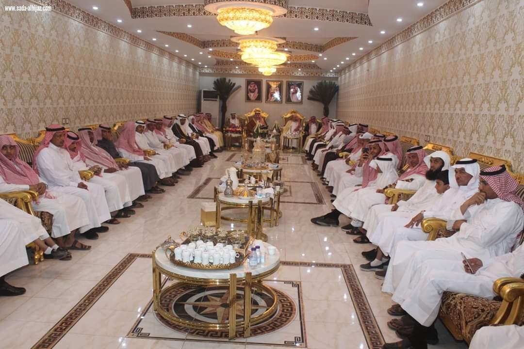صاحب السمو الملكي الأمير الدكتور عبدالعزيز بن ناصر بن عبدالعزيز آل سعود يزور الشيخ أحمد المساوى بصامطة