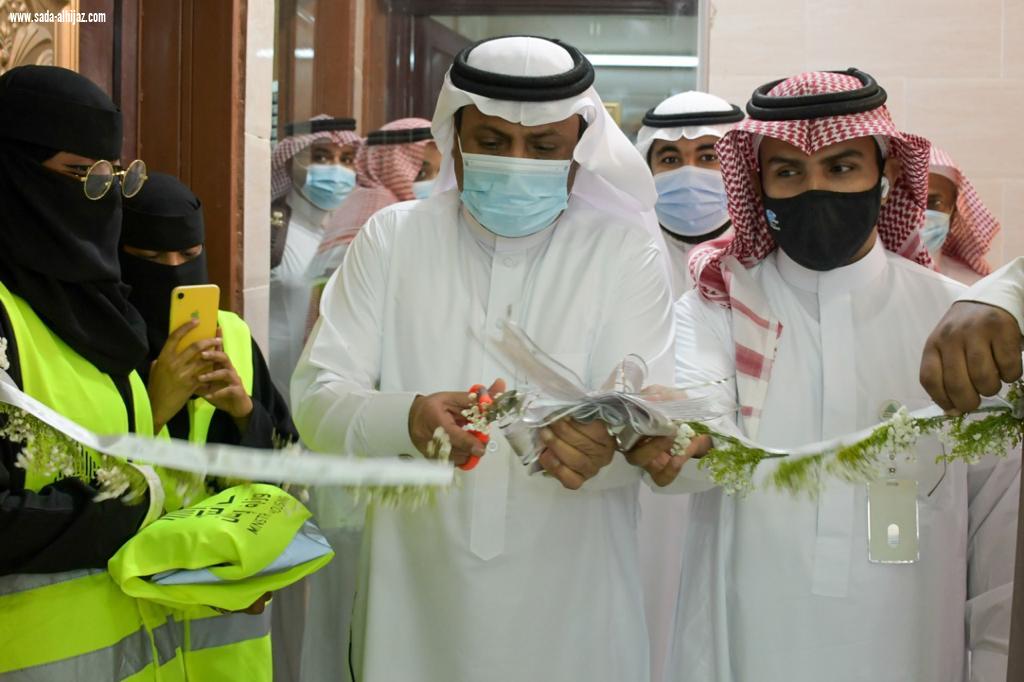 دشن محافظ بيش المركز التطوعي الإسكاني بجمعية البر ببيش بحضور مدير عام فرع وزارة الاسكان بمنطقة جازان