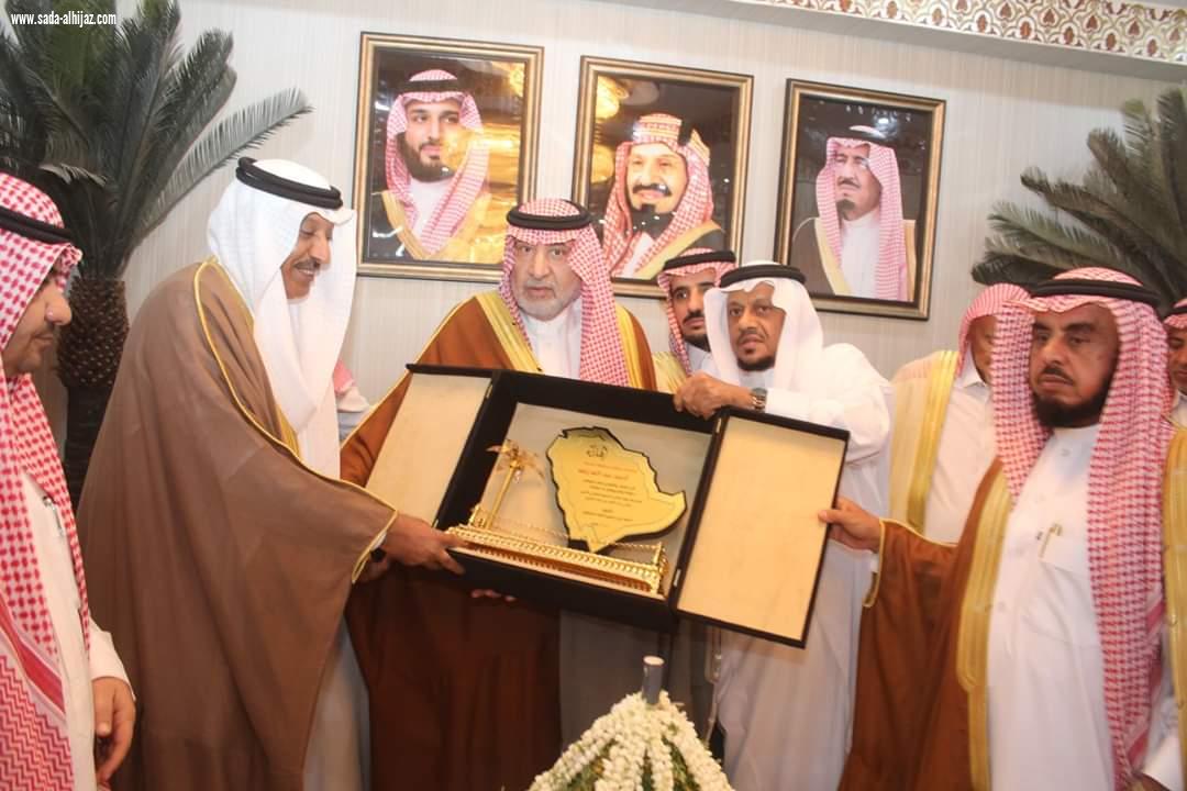 صاحب السمو الملكي الأمير الدكتور عبدالعزيز بن ناصر بن عبدالعزيز آل سعود يزور الشيخ أحمد المساوى بصامطة