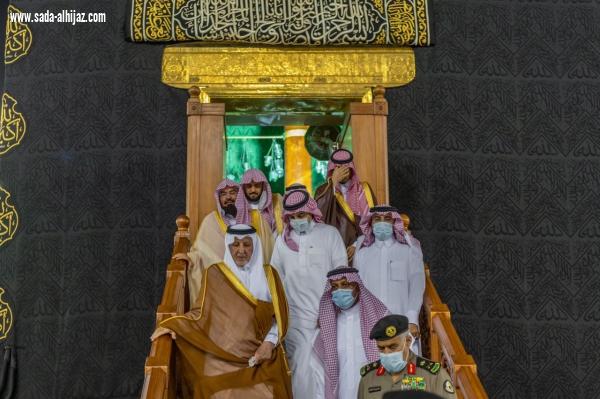 نيابة عن خادم الحرمين الشريفين أمير منطقة مكة المكرمة يتشرف بغسل الكعبة المشرفة وسط إجراءات احترازية مشددة
