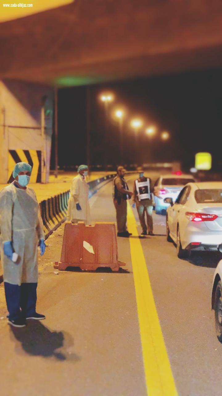 فريق التطوع الصحي بمركز صحي السيل الكبير يجري الفحص البصري للمئات من ذوي المركبات العابرة لنقطة البهيتة