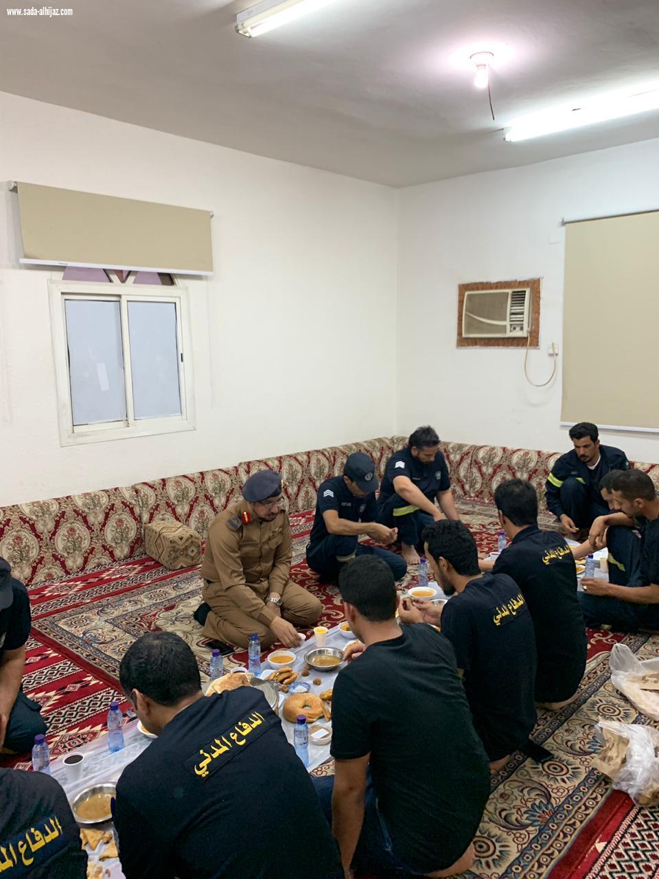 سعادة مدير الدفاع المدني بمنطقة المدينة المنورة اللواء عبدالرحمن بن عبدالحميد الحربي يقوم بجولة تفقدية على قسم الاسناد و الاحتياط