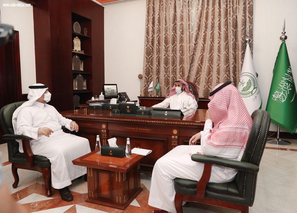 أمين منطقة الجوف يستعرض مع محافظ القريات جهود معالجة التشوه البصري وتطوير الخدمات البلدية 