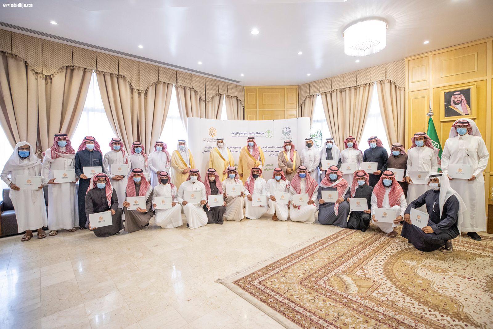 الوزير الفضلي يتفقد ميدانياً مشاريع منظومة البيئة والمياه والزراعة في منطقة حائل