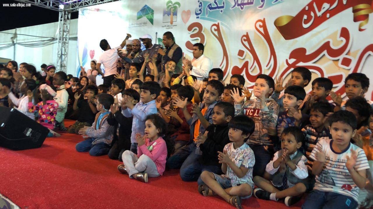 7 آلاف زائر لمهرجان ربيع النوارية 3 يوم الجمعة و نجوم قناة المجد الفضائية يشعللون المسرح بالأناشيد والمسابقات والجوائز