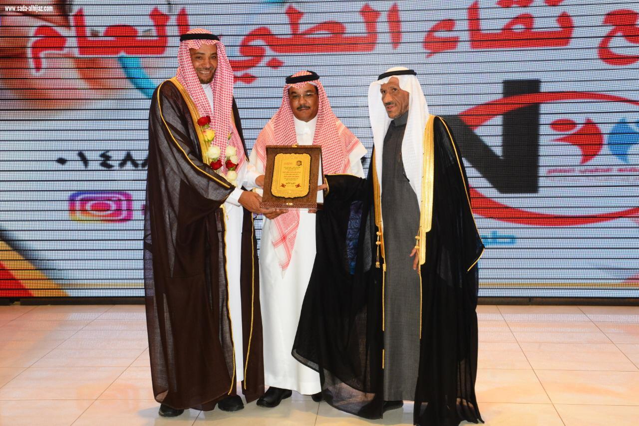 أكثر من 200 طالب يكرمون معلمهم بمحافظة العلا