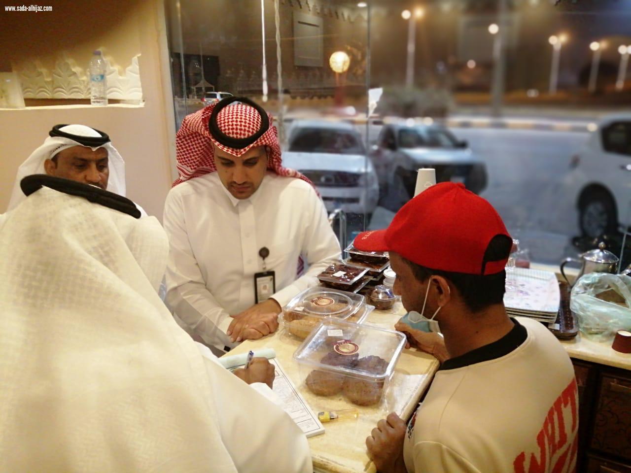 رئيس بلدية بحر أبو سكينة يشارك الفرق الرقابية في الجولات الميدانية 