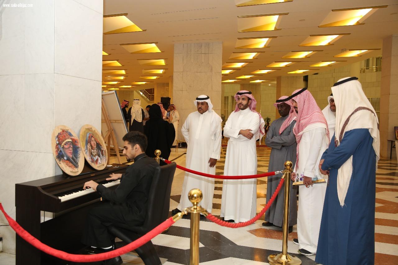 خمسةعشرفنانة مشاركة في معرض اندماج الحضارات الرابع بالتعاون مع جمعية الثقافة والفنون (بالرياض)