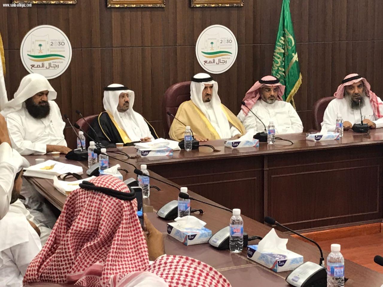 محافظ رجال ألمع يفتتح ورشة عمل الاحترافية في تربية النحل