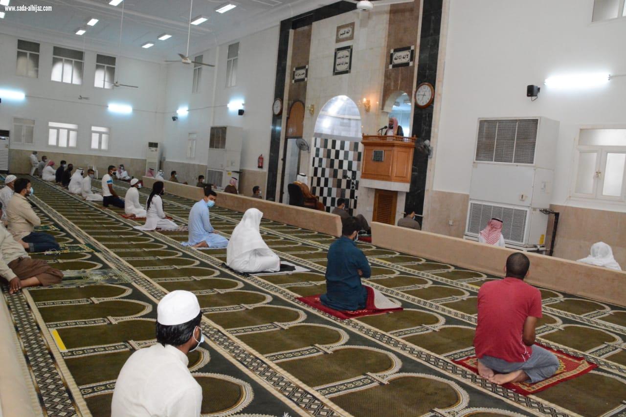 رفع التهنئة للقيادة بمناسبة شفاء خادم الحرمين الشريفين وخروجه من المستشفى وسط إجراءات احتزازية.. محافظ صامطة يؤدي صلاة عيد الأضحى بجامع العليا