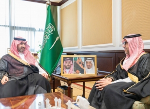 نائب أمير تبوك يستقبل مدير فرع وزارة الرياضة بالمنطقة  