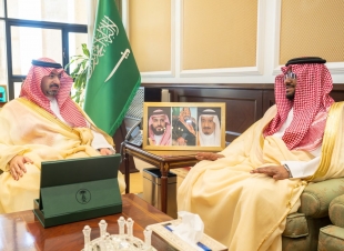 نائب أمير تبوك يستقبل مدير فرع وزارة البيئة بالمنطقة  