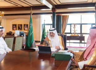 أمير تبوك يطلع على تقرير مؤشرات الأداء لمدارس الملك عبدالعزيز النموذجية بالمنطقة 