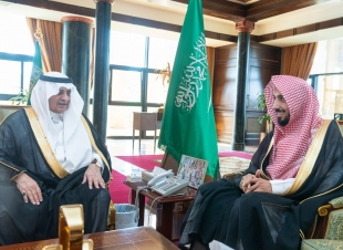 أمير تبوك يطّلع على التقرير السنوي لأعمال فرع هيئة الأمر بالمعروف والنهي عن المنكر 
